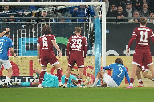 Fraser Hornby (9) erzielte das frühe 1:0 für Darmstadt. - © Thomas Frey/dpa