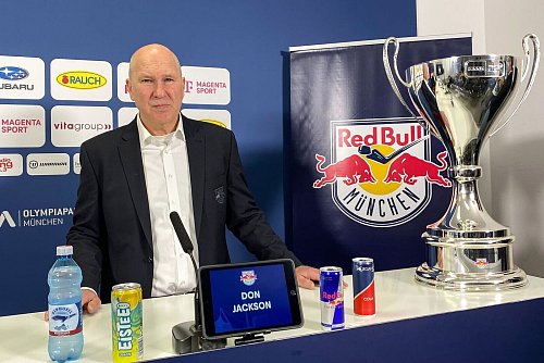 Trainer Don Jackson ist Münchens größter Hoffnungsträger auf den Meistertitel. - © Jordan Raza/dpa