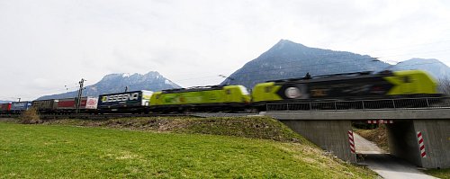Auch an Bahntrassen herrscht oft ein hoher Lärmpegel. (Illustration) - © Angelika Warmuth/dpa