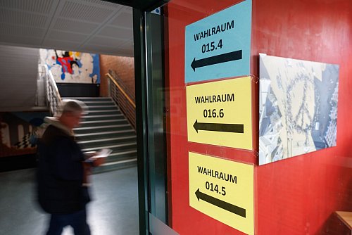 Licht und Schatten für fast alle Parteien bei den Kommunalwahlen in NRW. - © Friso Gentsch/dpa