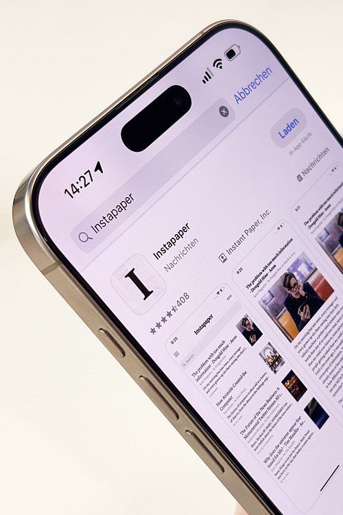 Formatiert und von Layout-Ballast befreit: Mit Instapaper lassen sich Artikel und Seiten aus dem Netz optimal auf mobilen Geräten lesen - und zwar auch offline. - © Franziska Gabbert/dpa-tmn