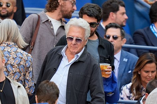 Auch Schauspieler Dustin Hoffman ließ sich das Finale nicht entgehen. - © Seth Wenig/AP/dpa
