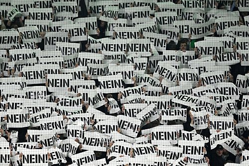 Borussias Fans sagen Nein zu den Plänen der Politik. - © Ulrich Hufnagel/dpa