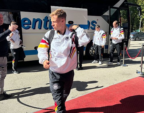 Kapitän Joshua Kimmich ist einer der Stammspieler, die nicht verletzt ausfallen. - © Jan Mies/dpa