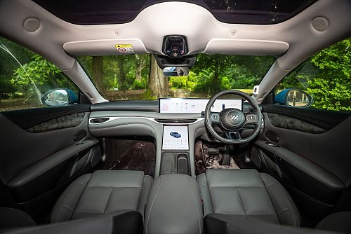 Viele Funktionen, aber reduzierte Gestaltung: Im Interieur fallen dem Tester eine gute Materialauswahl und eine Vielzahl an Assistenten auf. - © Joseph Harding/MG Motor/dpa-tmn