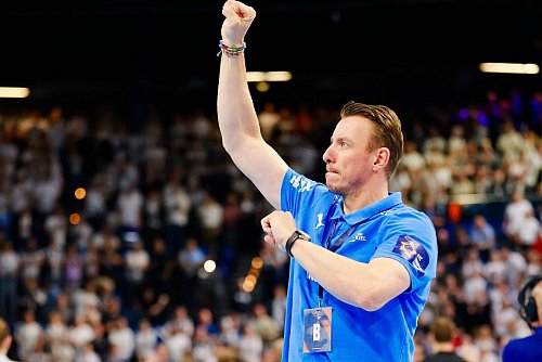 Trainer Filip Jicha und der THW Kiel streben den zweiten Titel in dieser Saison an. - © Frank Molter/dpa