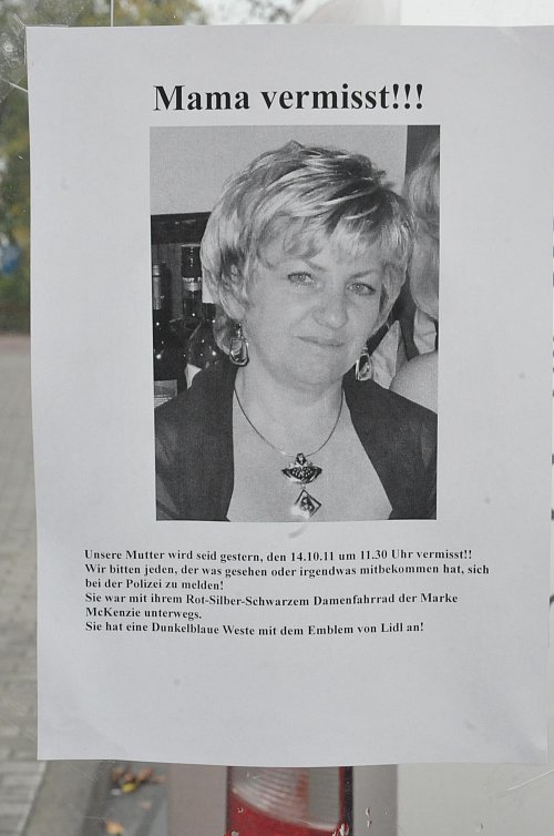 Mit Hilfe dieses Plakats hoffte die Familie von Nelli Graf im Oktober 2011 die Ehefrau und Mutter zu finden. - © Nicole Donath