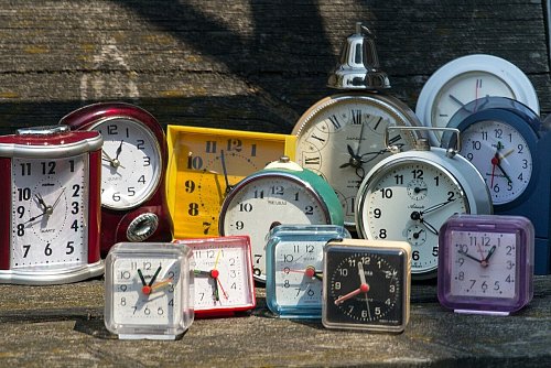 Nur Funkuhren stellen sich automatisch um. Alle anderen Uhren, darunter auch viele Armbanduhren, müssen manuell umgestellt werden. - © Symbolbild/Pixabay