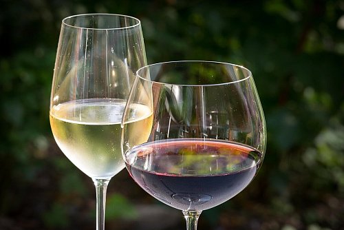 Die Initiative Rheda lädt zum Weinmarkt auf den Doktorplatz. - © Symbolfoto/Pixabay