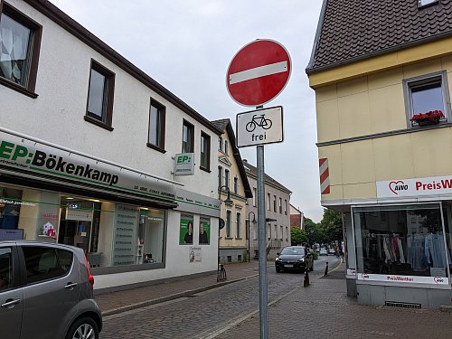 Das emotional am meisten diskutierte Stückchen Asphalt und Pflaster befindet sich auf der Ravensberger Straße in Werther. - © Anja Hanneforth