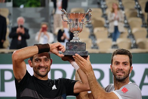 Marcelo Arevalo (l.) und Jean-Julien Rojer gewannen 2022 die French Open im Doppel. Fotos (2): IMAGO Images - © IMAGO/Xinhua
