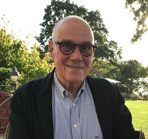 Heinrich Peter Loos wird 80. Die Mitarbeiter seines Unternehmens Thermotraffic gratulieren. - © Thermotraffic