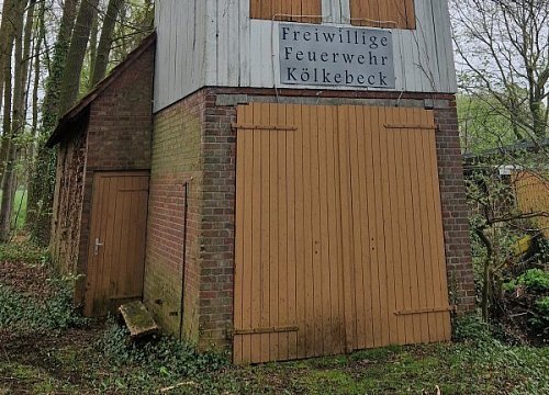 Den Kölkebecker Turm aus dem Jahr 1930 kennt wohl jeder, der schon einmal durch den Haller Ortsteil gefahren ist. - © Uwe Pollmeier