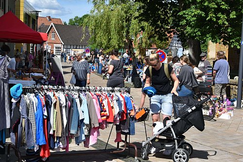 Zum Umweltmarkt gehört auch ein Flohmarkt. - © Birgit Nolte
