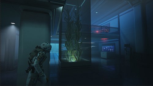 Die Versteckmöglichkeiten im Spiel sind vielfältig. Auch in dieser Szene muss der weitere Weg sorgfältig geplant werden, damit das wachsame Auge über uns nicht misstrauisch wird. - © Spikewave Games