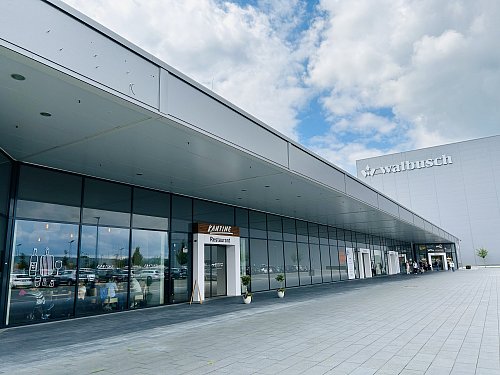 Neben der PV-Anlage auf den Dächern im Ravenna-Park hat Walbusch auch im Outlet und dem angegliederten Restaurant "Kantine" investiert. - © Nicole Donath