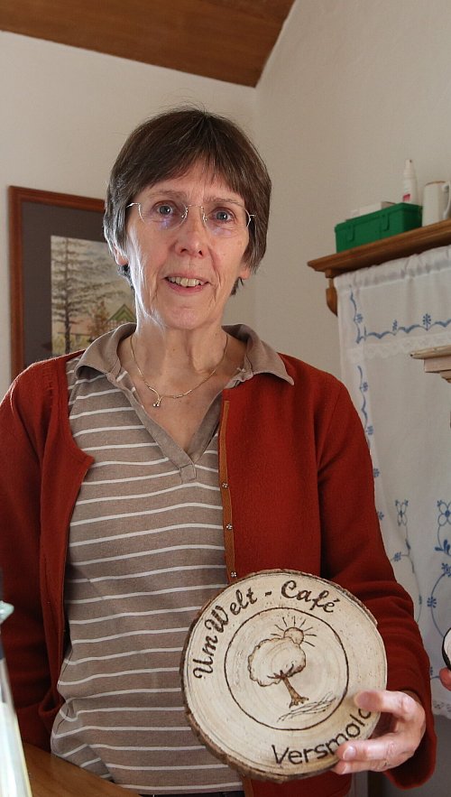 Monika Hollmann sprach für zwei Dorfgemeinschaften und das Umwelt-Café. - © Andre Schneider