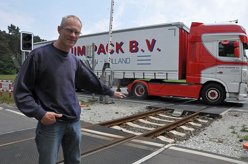 Anwohner Uwe Pahlkötter, hier auf einem Foto aus dem Jahr 2016, raubt der Lärm auch heute noch den Schlaf. Archivfoto: Uwe Pollmeier - © Uwe Pollmeier