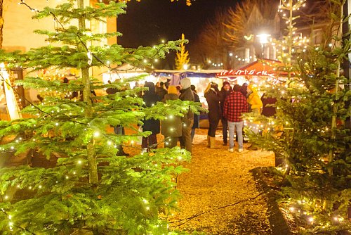 Der Kirchplatz soll zum weihnachtlichen Treffpunkt avancieren. - © Andre Schneider
