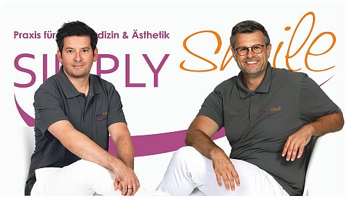 Die Chefs von "Simply Smile": Daniel Loermann (l.) und Maro Pumpe. - © Simply Smile