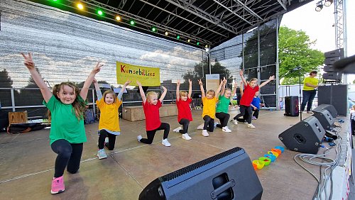 Kinder der Kita Beckmanns Hof präsentieren den Körperteile-Blues. - © Uwe Pollmeier