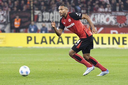 Bayer-Profi Jonathan Tah warnt sein Team vor Arminia Bielefeld. - © IMAGO/Sven Simon