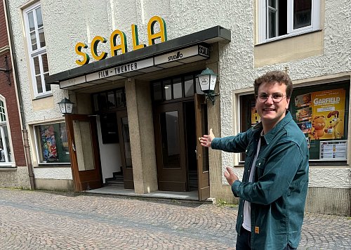 Johannes Austermann ist begeisterter Cineast. Seit fünf Jahren ist er Betreiber des Warendorfer Kult-Kinos Scala. In diesem Sommer sucht er sich aber besondere Locations unter freiem Himmel. - © Copyright Scala Warendorf