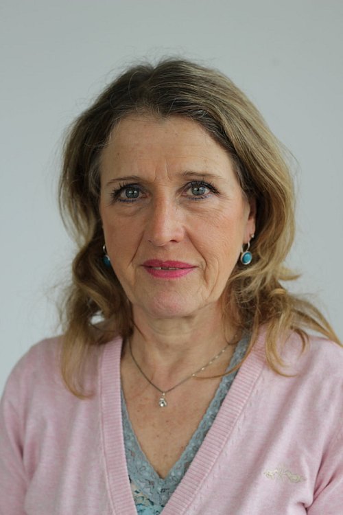 Kriminalhauptkommissarin Ursula Rutschkowski berät Hilfesuchende. - © Melanie Wigger