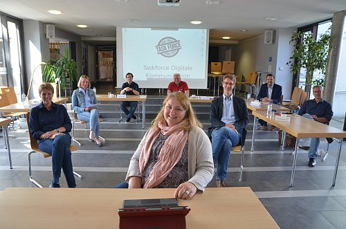 Zum Team "Digitale Kommunikation" gehören Sabine Koch, Janina Niemann, Andreas Galler, Stefanie Goedtke, Horst Stasch, Christian Kleist, Marcus Wöhrmann und Thorsten Becker. - © Ekkehard Hufendiek