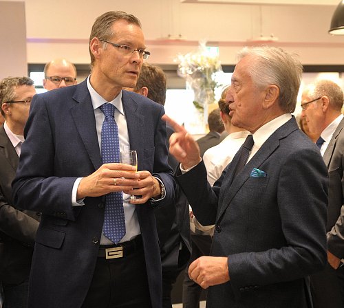 Landrat Sven-Georg Adenauer und Gerhard Weber bei der Eröffnung des Outlet-Centers. - © Nicole Donath