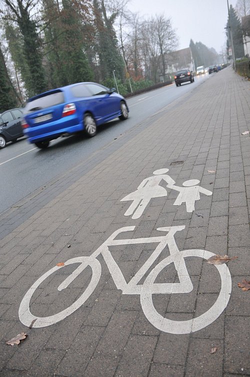 Die künftige Führung des Radverkehrs entlang der Straße ist Teil der Planungen. - © Frank Jasper