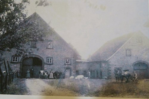 Bis zum Treffen im Heimathaus noch ein Rätsel: Doch am Mittwochabend lüftete sich das Geheimnis um den Hof Brune. - © HK