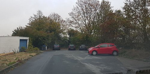 Der Wendeplatz am Ende der Kleistraße ist gemäß der aktuellen Richtlinien auch ohne parkende Autos zu klein. - © Uwe Pollmeier