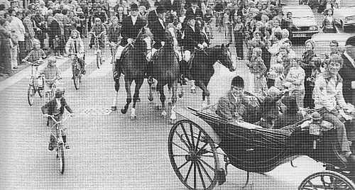 Unser Archivbild zeigt Sönke Sönksen ehemaliger deutscher Springreiter und Olympiateilnehmer beim Empfang in Versmold 1976 nach seiner Rückkehr aus Montreal. - © Hans-Werner Müller