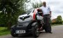 HK+ | Lehrer aus Werther wirbt für sein kultiges Mini-E-Auto Twizy