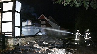 Versmold: 400 Quadratmeter große Scheune bei Großbrand vernichtet