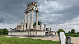 Einblicke in Park und Museum