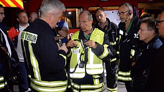 Großeinsatz und Evakuierung bei Pkw-Brand in einer Tiefgarage