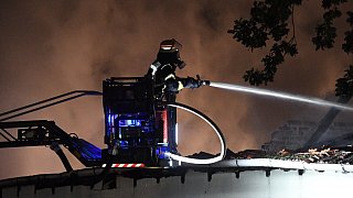 Versmold: 400 Quadratmeter große Scheune bei Großbrand vernichtet