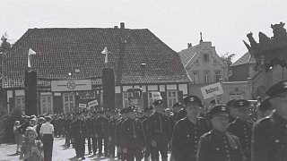 Wer erkennt diese Personen auf den Fotos des Wertheraners Vincent Böckstiegel?
