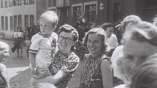 Wer erkennt diese Personen auf den Fotos des Wertheraners Vincent Böckstiegel?
