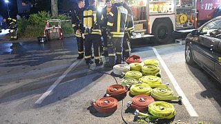 Großeinsatz und Evakuierung bei Pkw-Brand in einer Tiefgarage