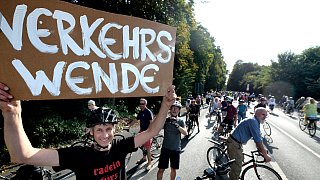 Fahrraddemo in Gütersloh gegen den vierspurigen Ausbau der B61