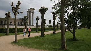 Einblicke in Park und Museum