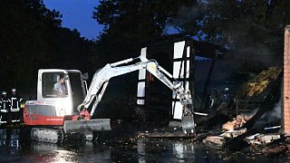 Versmold: 400 Quadratmeter große Scheune bei Großbrand vernichtet