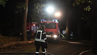 Versmold: 400 Quadratmeter große Scheune bei Großbrand vernichtet