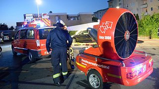 Großeinsatz und Evakuierung bei Pkw-Brand in einer Tiefgarage