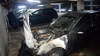 Großeinsatz und Evakuierung bei Pkw-Brand in einer Tiefgarage