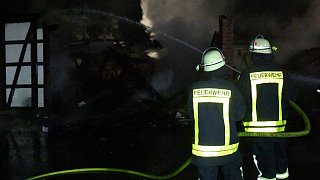 Versmold: 400 Quadratmeter große Scheune bei Großbrand vernichtet
