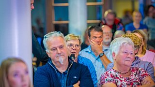 Zahlreiche Besucher beim großen HK-Live-Event zur Wahl 2025